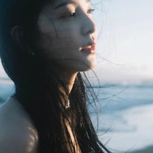 接近无限的白